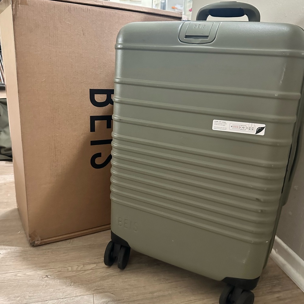 BEIS The Carryon Roller in Olive